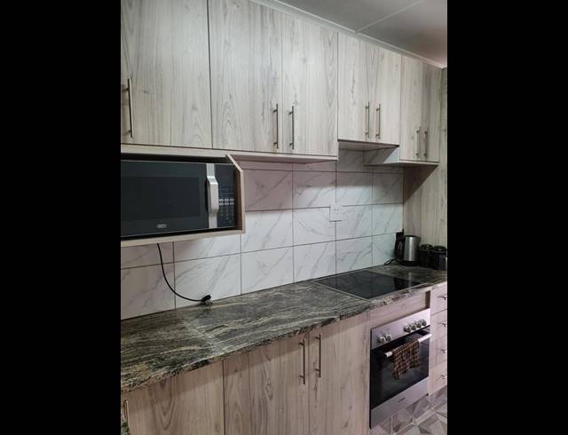 3 BEDROOM COMPLEX FOR SALE IN LENNOXTON